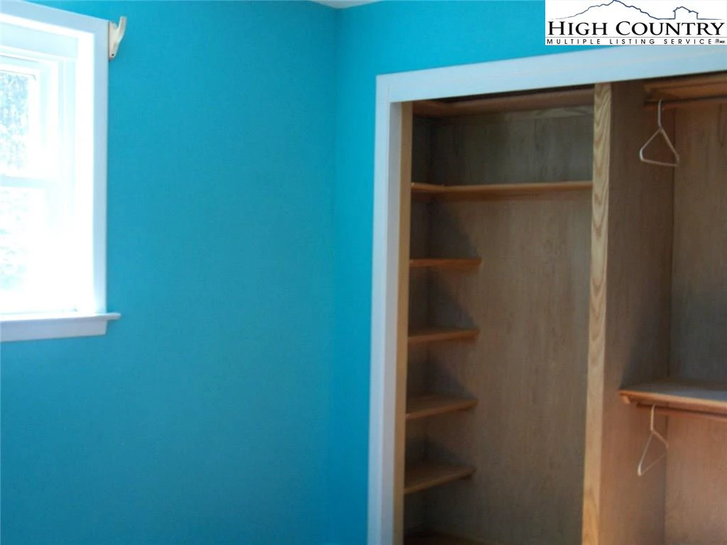 Image number 2 for the current listing