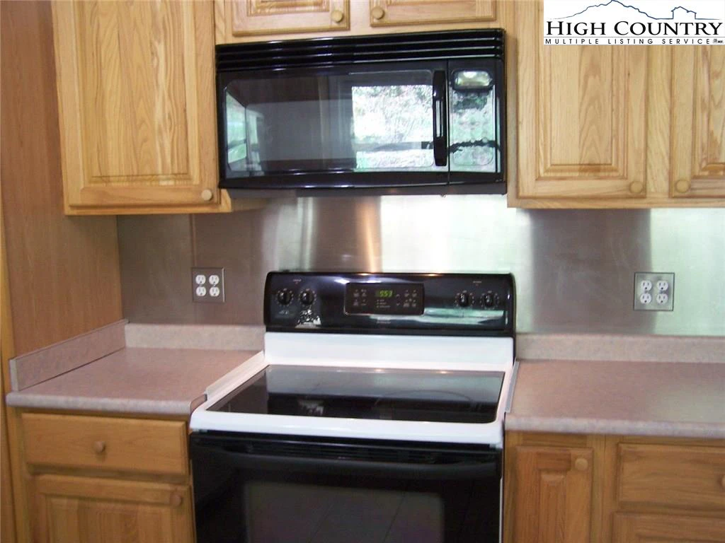 Image number 12 for the current listing