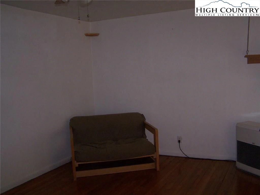 Image number 9 for the current listing