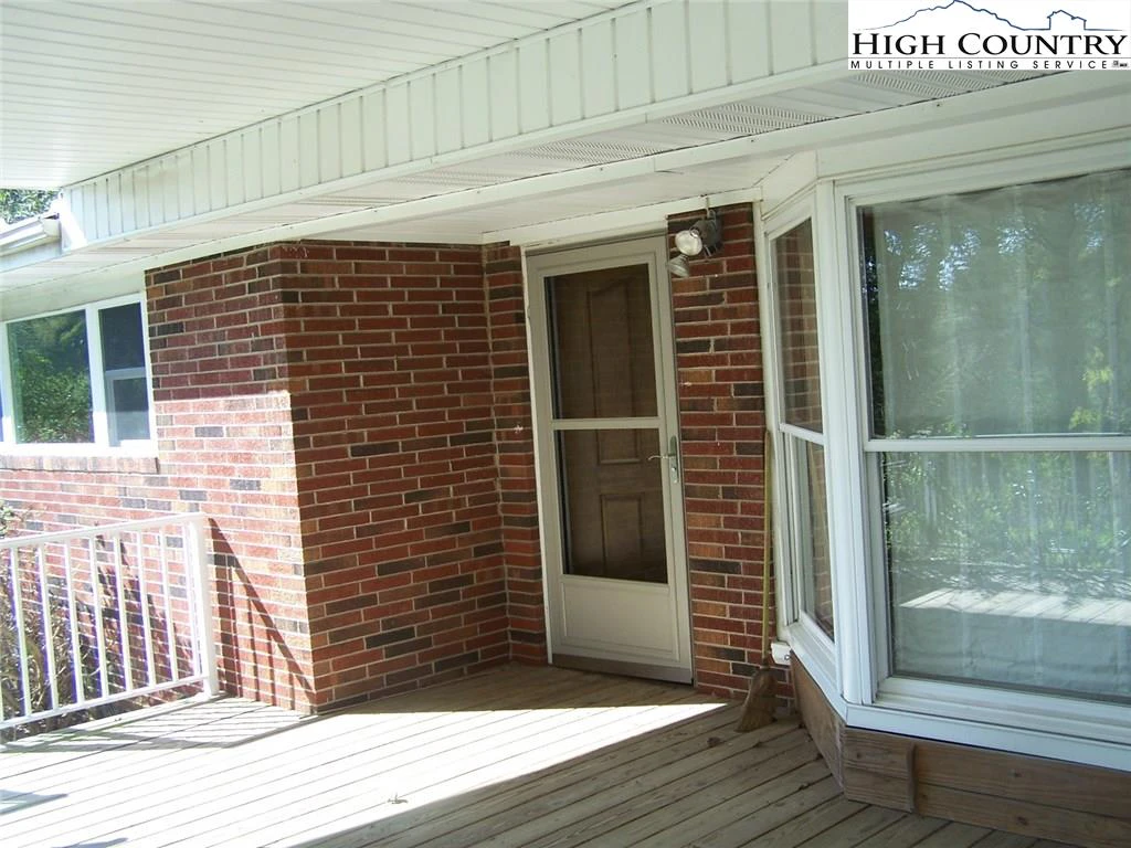 Image number 8 for the current listing