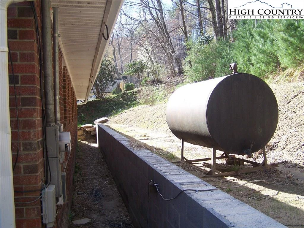 Image number 7 for the current listing