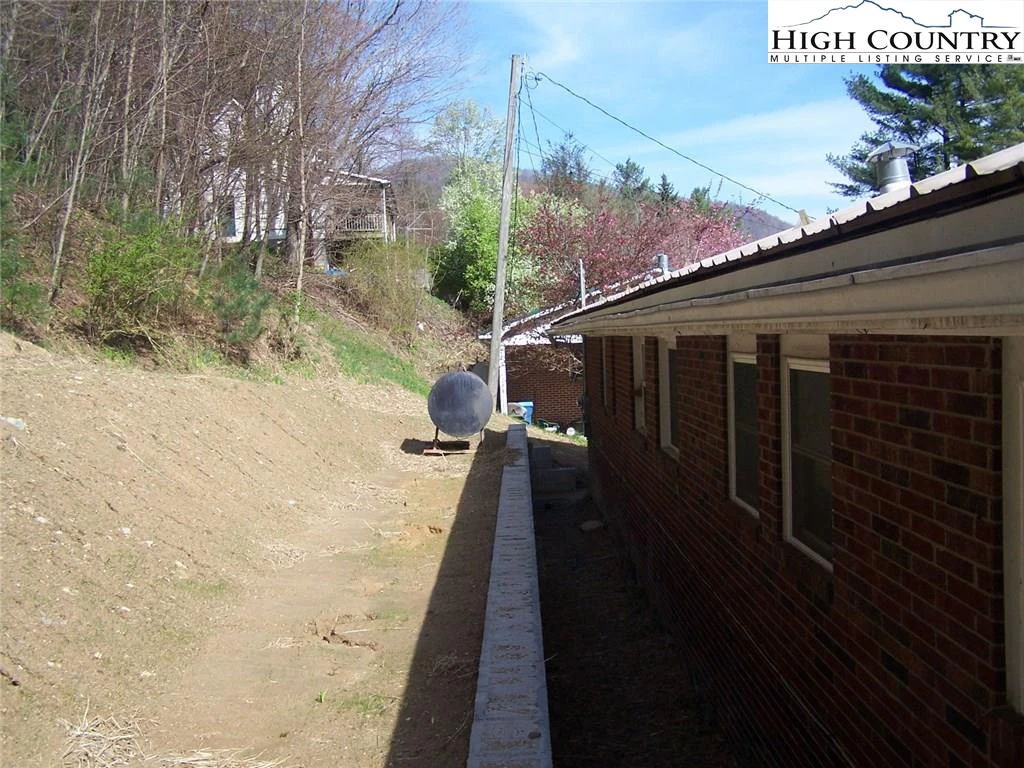 Image number 6 for the current listing