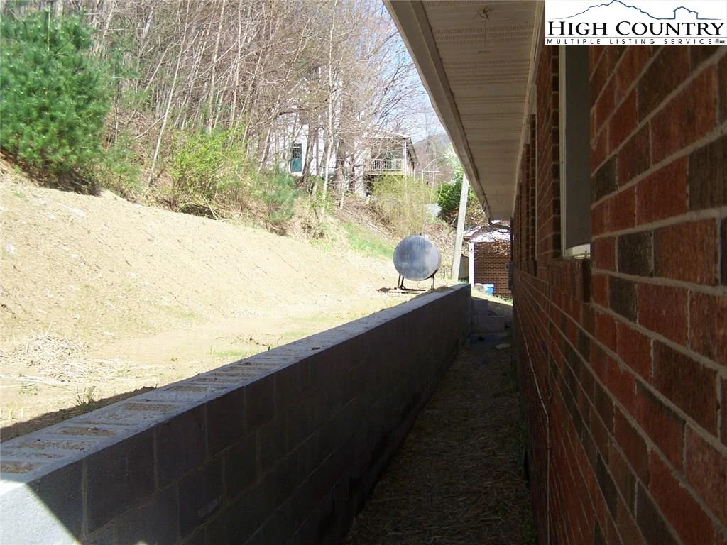 Image number 5 for the current listing