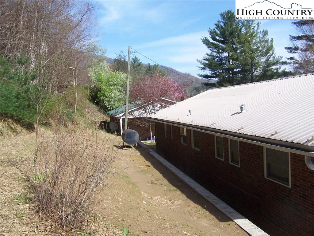 Image number 3 for the current listing