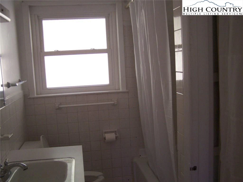 Image number 21 for the current listing