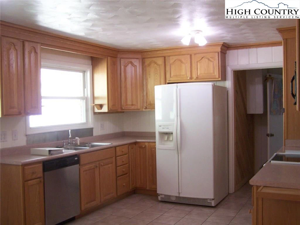 Image number 20 for the current listing