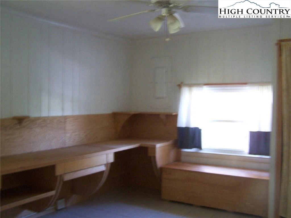 Image number 19 for the current listing