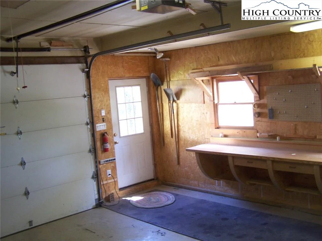 Image number 17 for the current listing