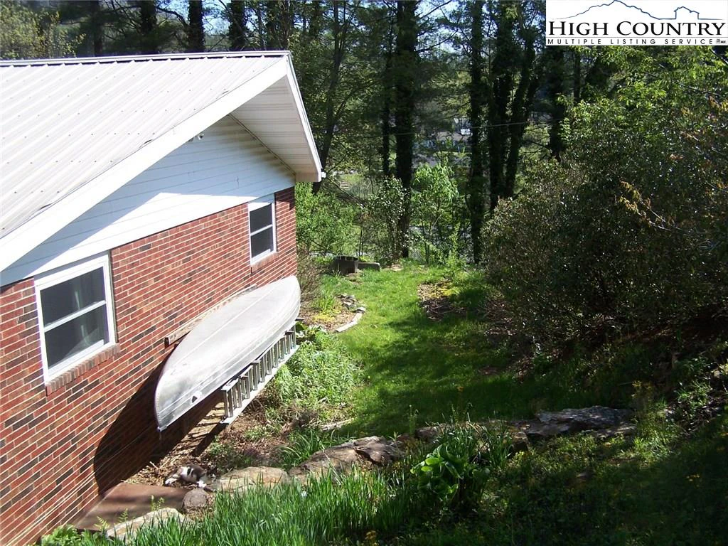 Image number 15 for the current listing