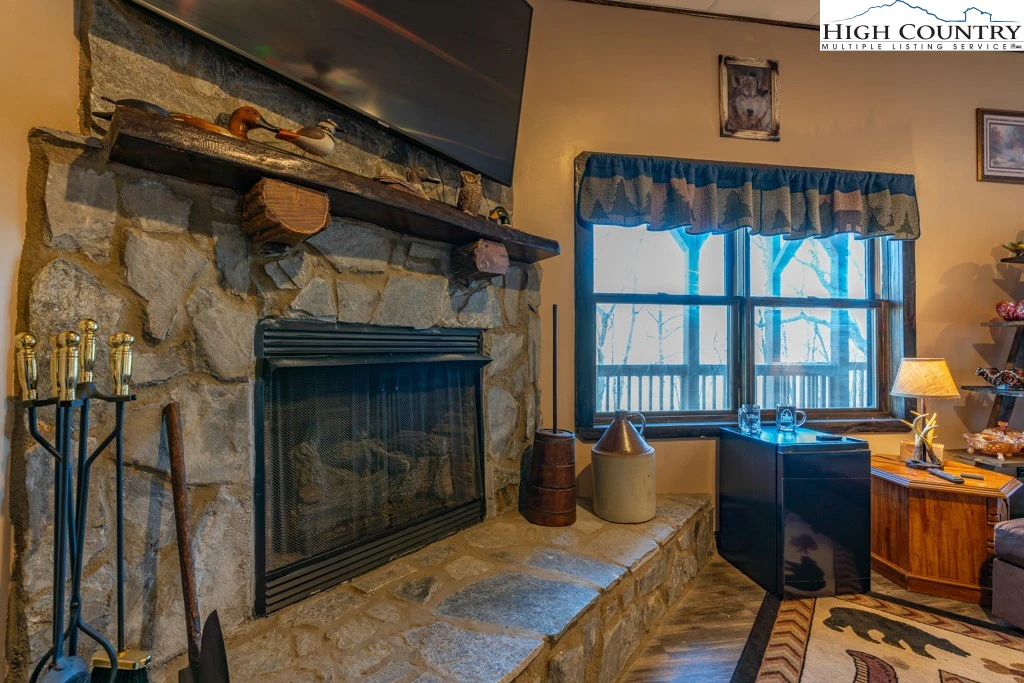Image number 9 for the current listing