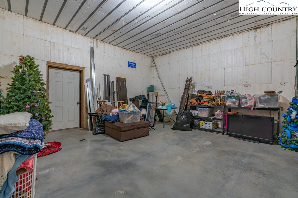 Image number 11 for the current listing