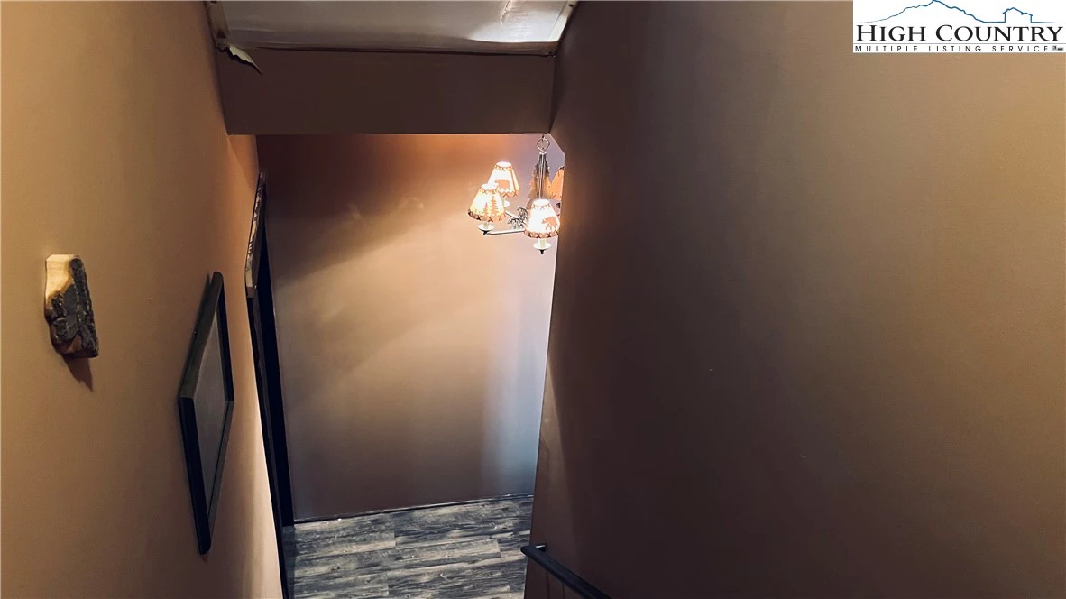 Image number 4 for the current listing