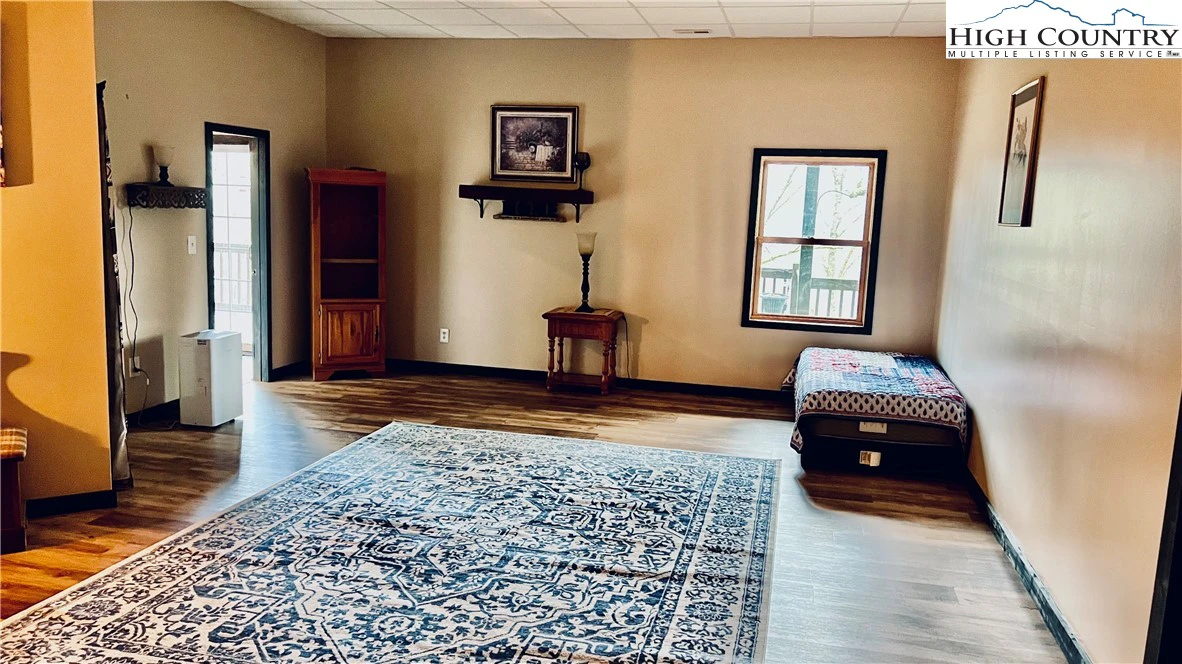 Image number 12 for the current listing