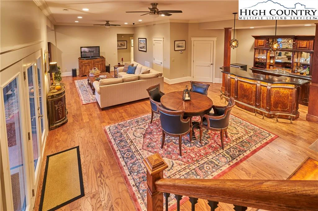 Image number 6 for the current listing