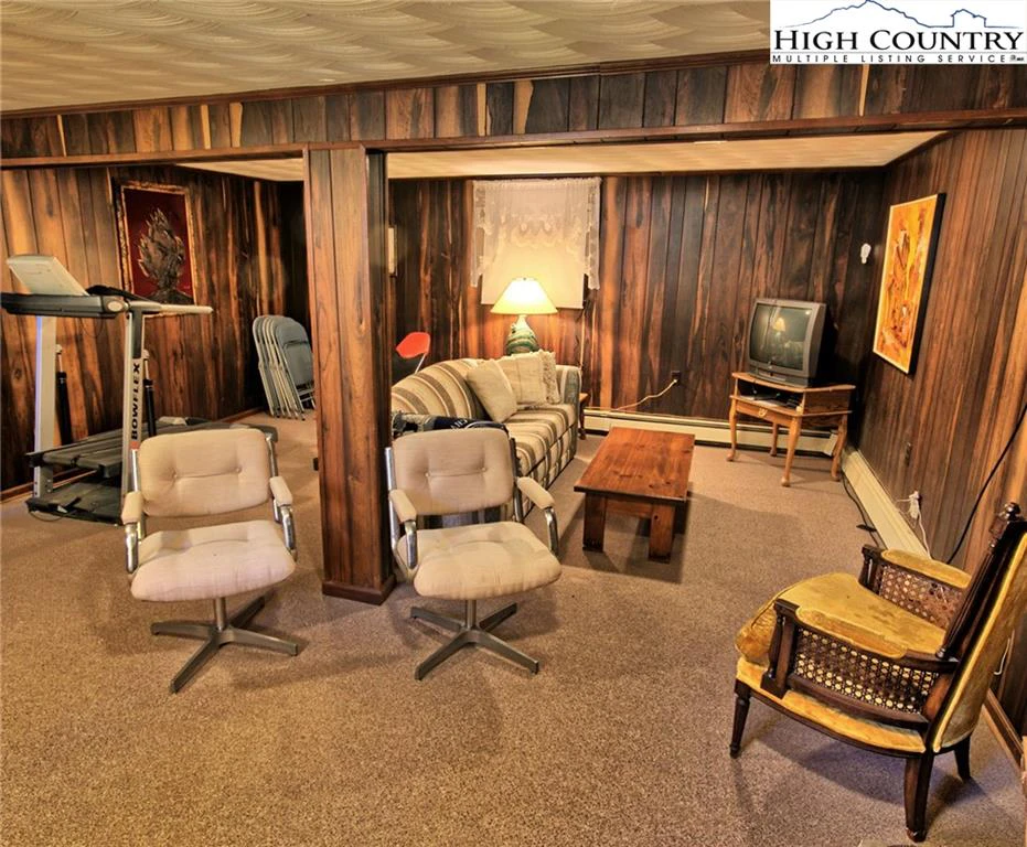 Image number 11 for the current listing