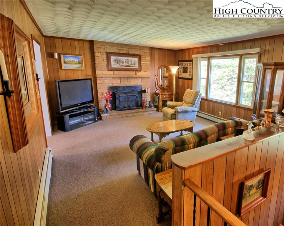 Image number 5 for the current listing