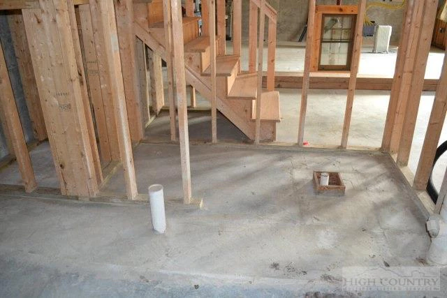 Image number 32 for the current listing