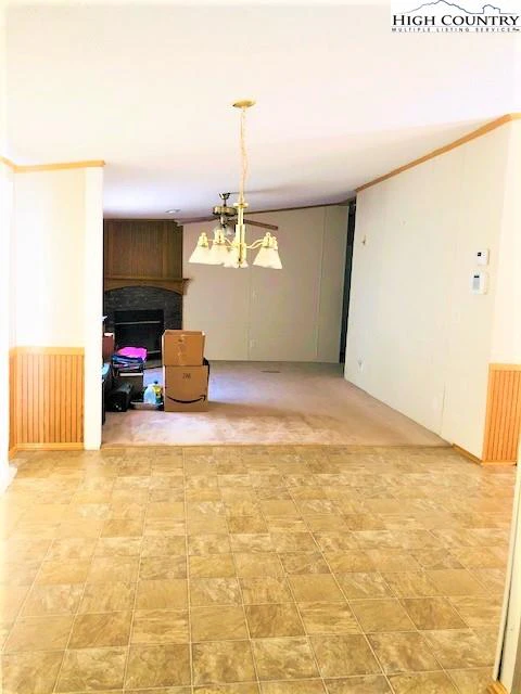 Image number 13 for the current listing