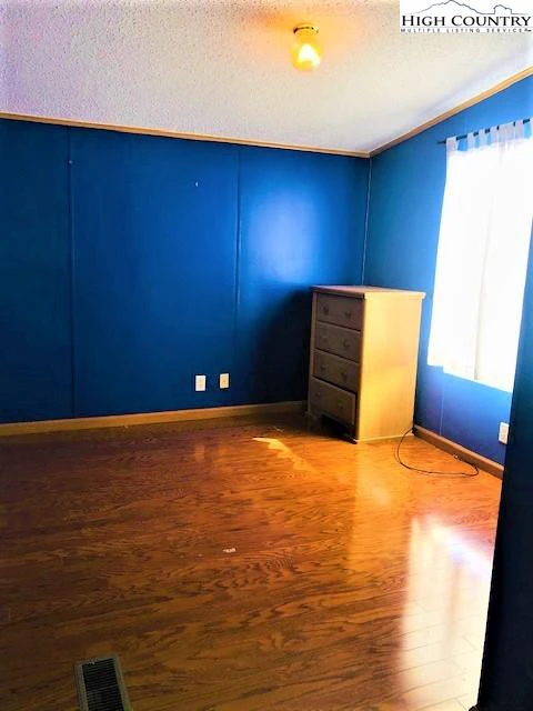 Image number 8 for the current listing