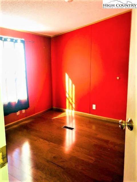 Image number 6 for the current listing