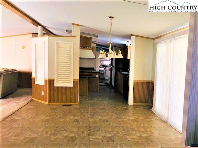 Image number 14 for the current listing