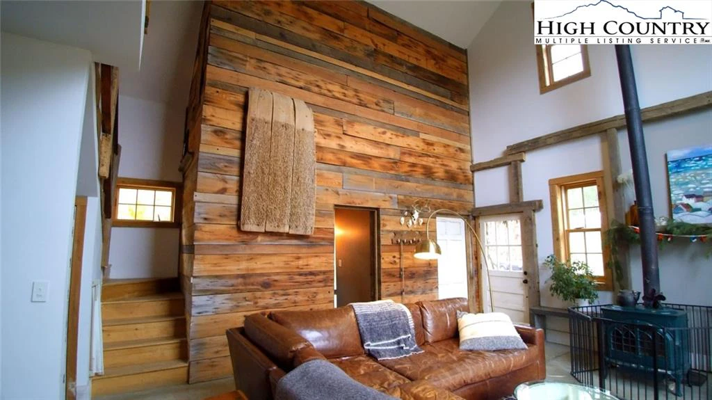 Image number 48 for the current listing