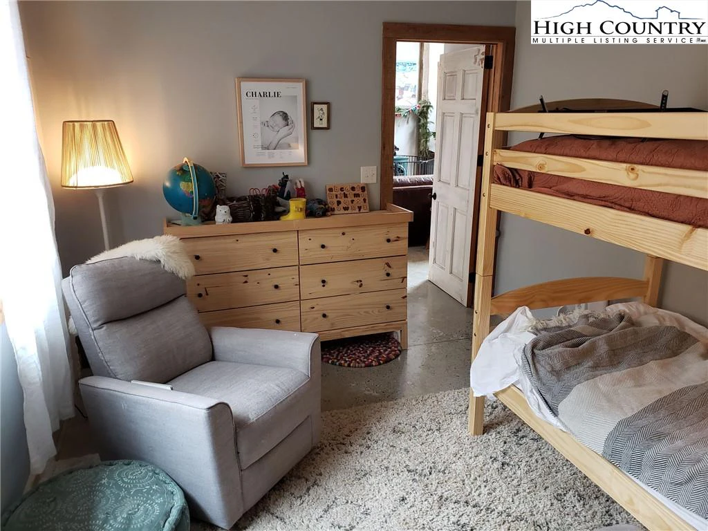 Image number 5 for the current listing