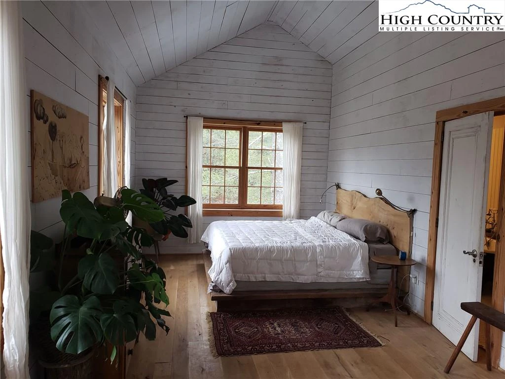 Image number 11 for the current listing