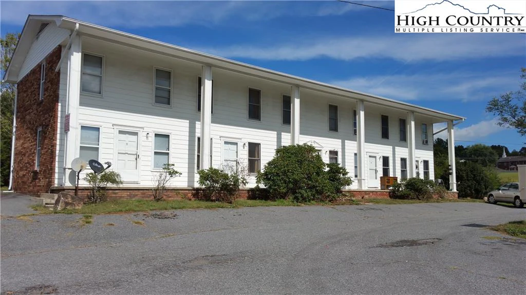 Image number 1 for the current listing