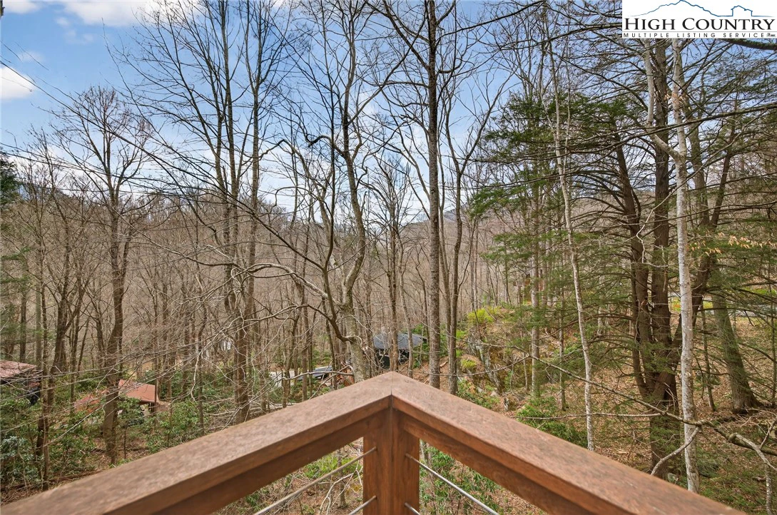 Image number 17 for the current listing