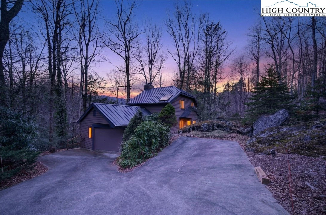 Image number 1 for the current listing