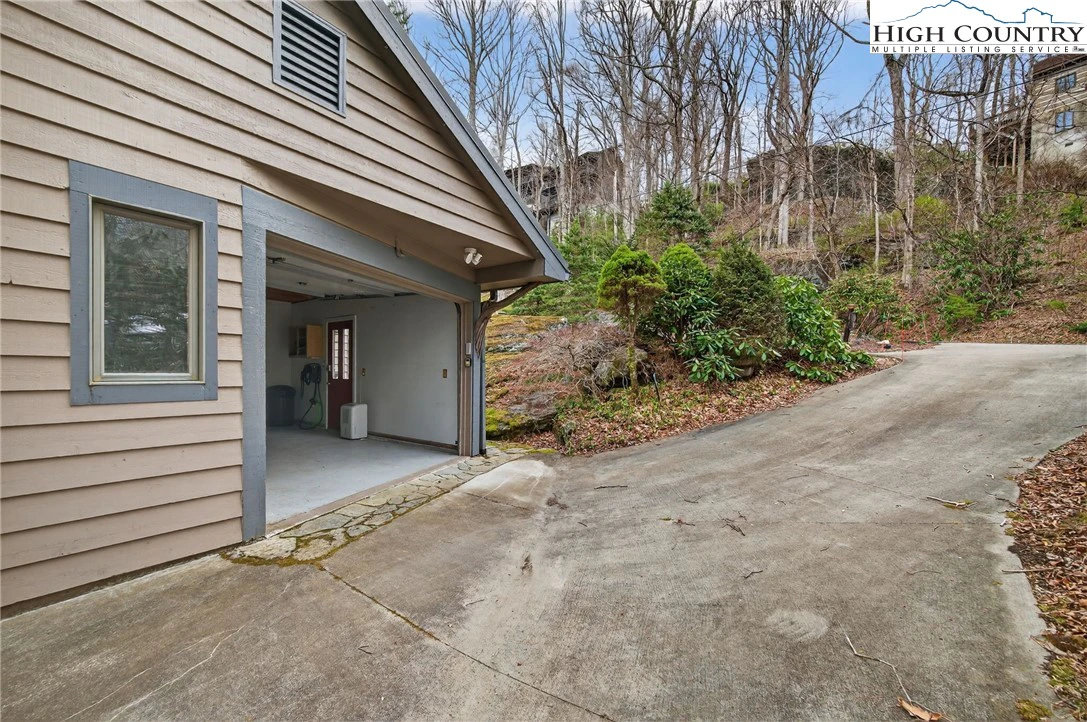 Image number 13 for the current listing