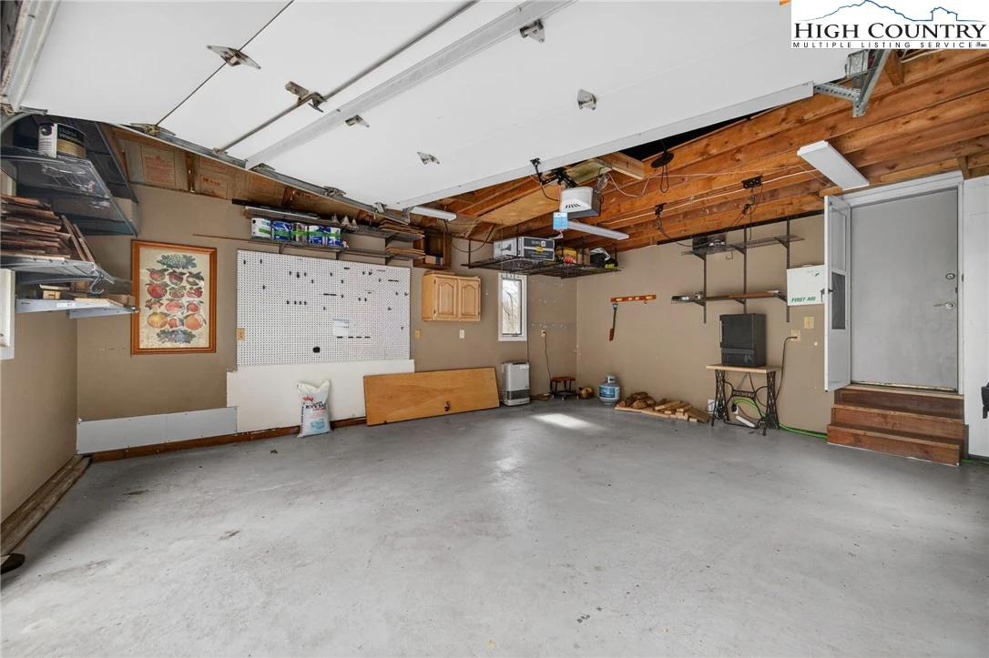 Image number 15 for the current listing
