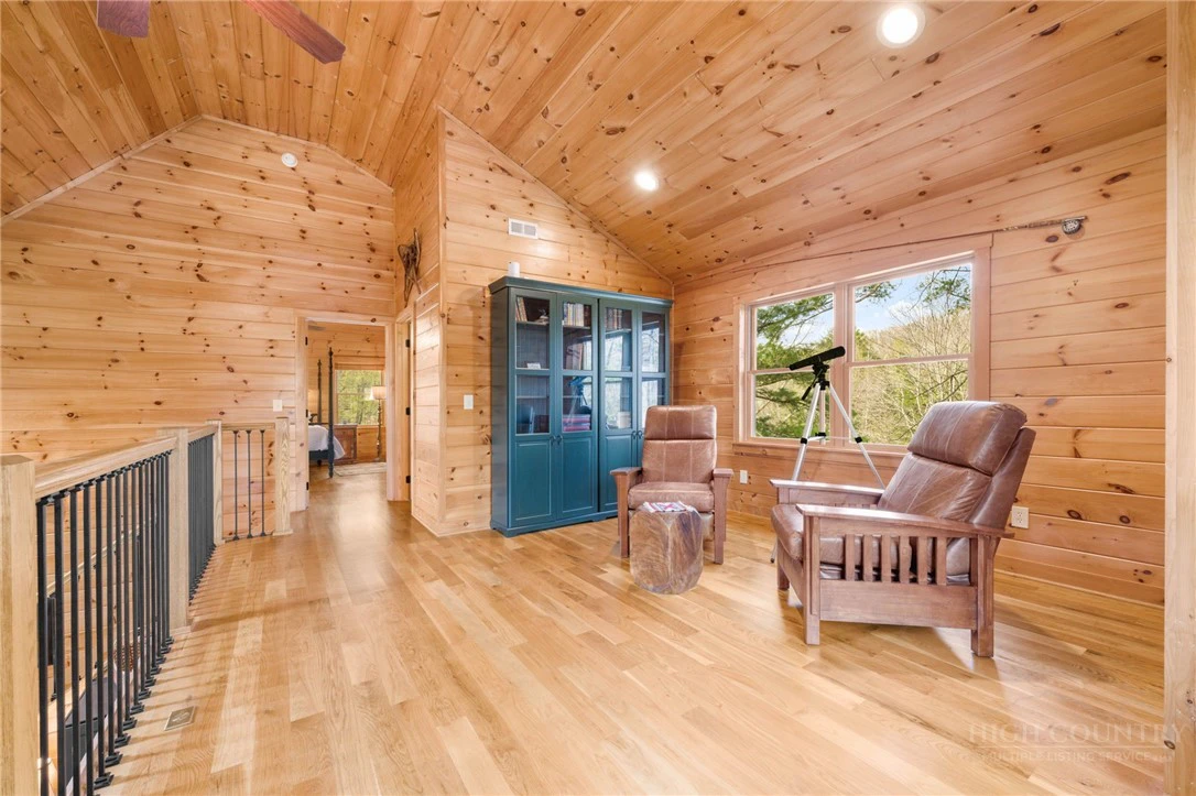Image number 3 for the current listing
