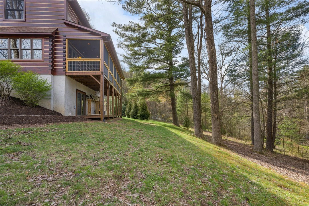Image number 17 for the current listing