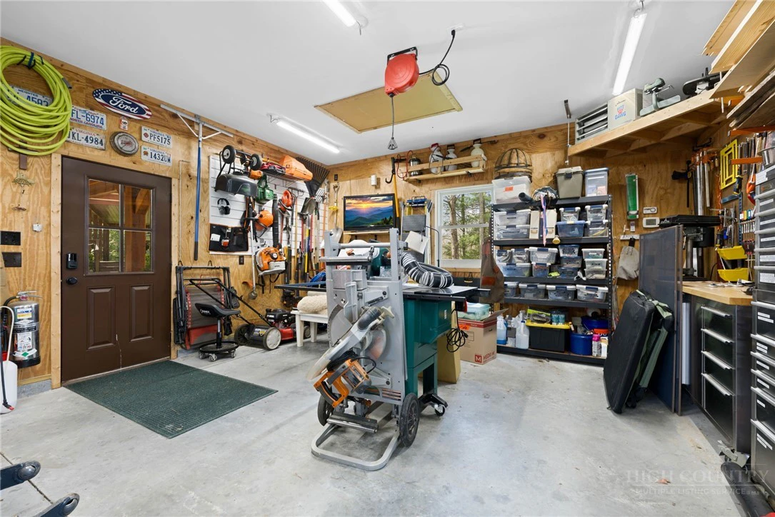 Image number 19 for the current listing