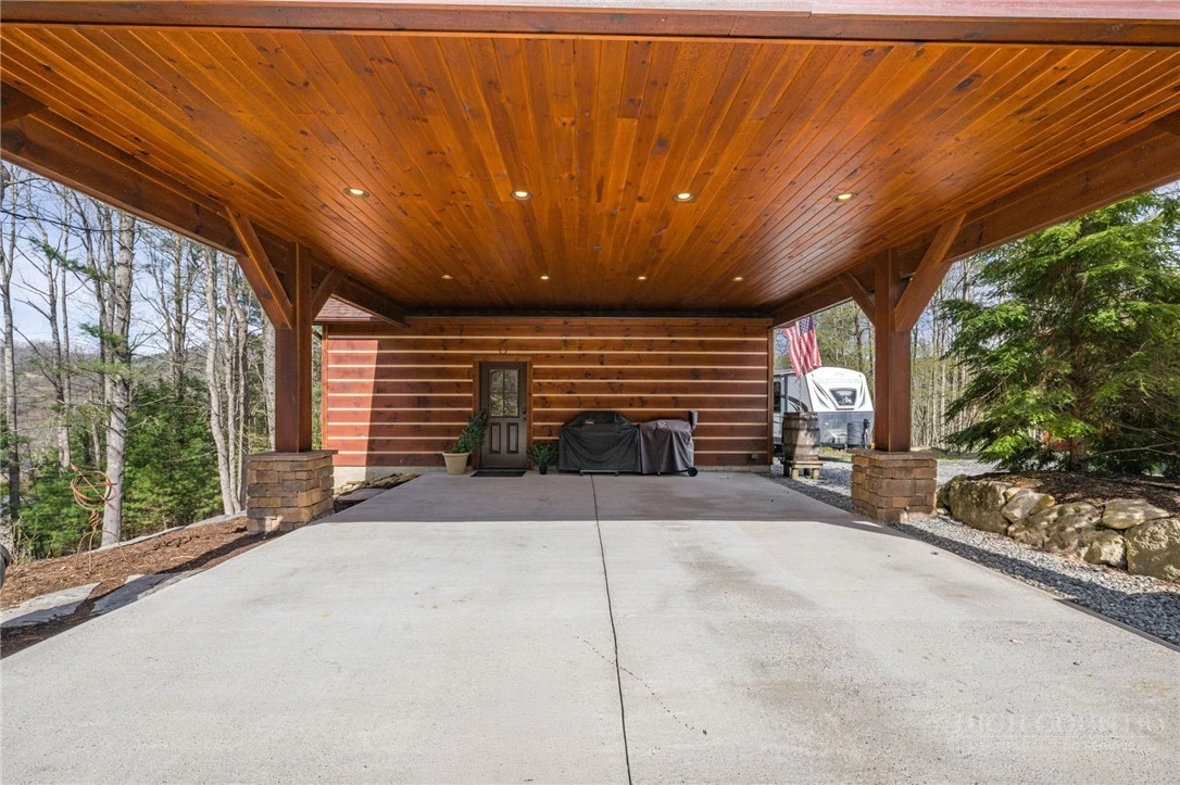 Image number 18 for the current listing