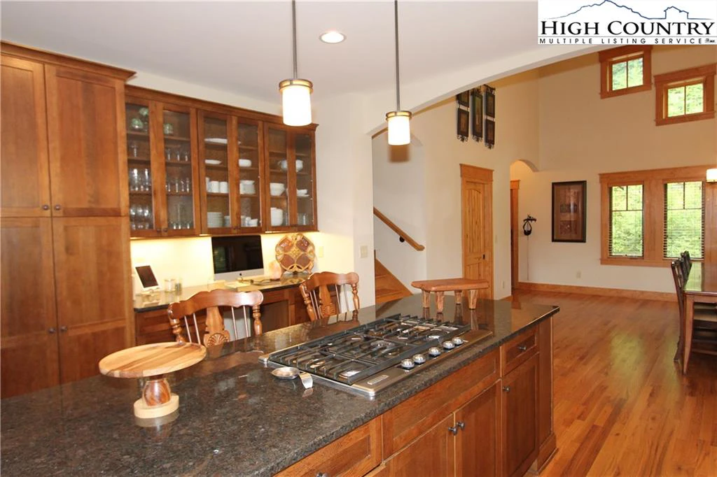 Image number 18 for the current listing