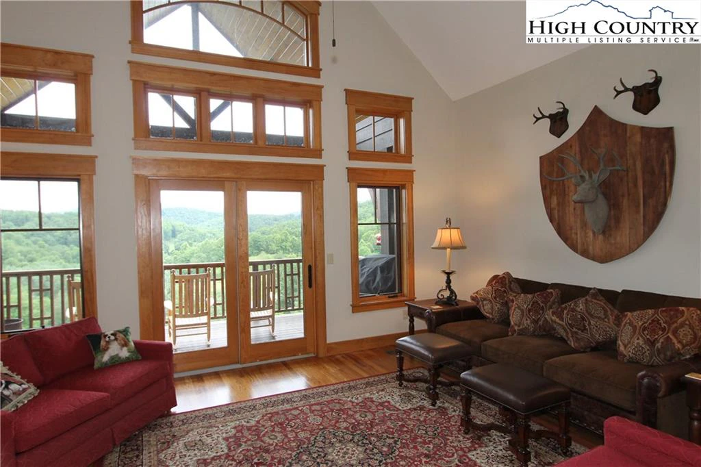 Image number 16 for the current listing