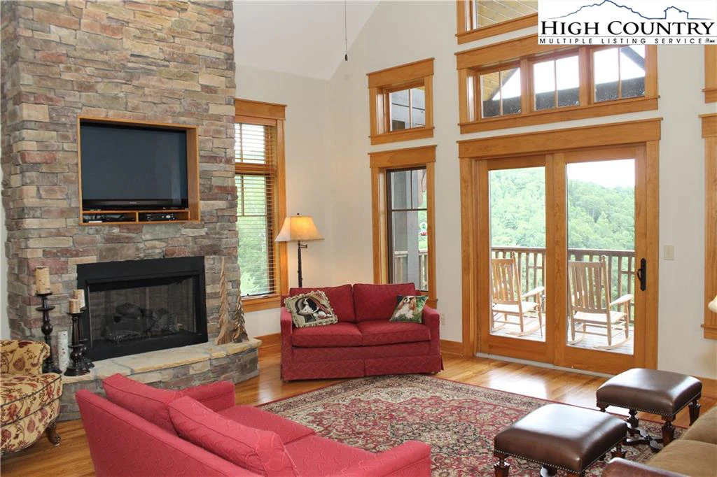 Image number 2 for the current listing