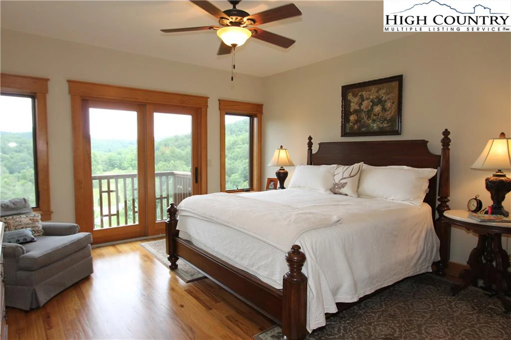 Image number 14 for the current listing