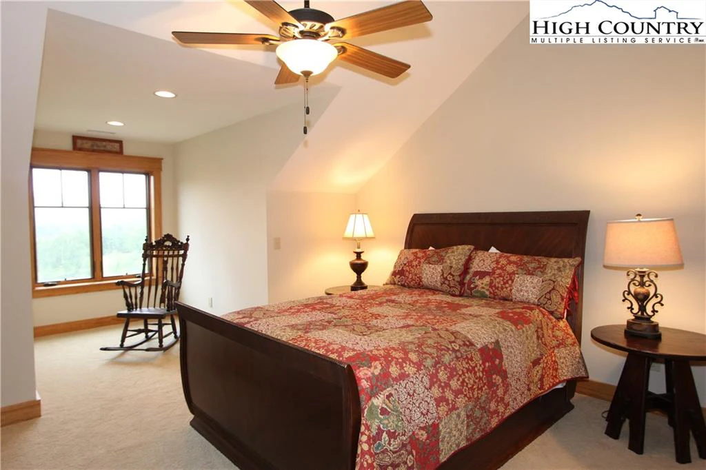 Image number 11 for the current listing