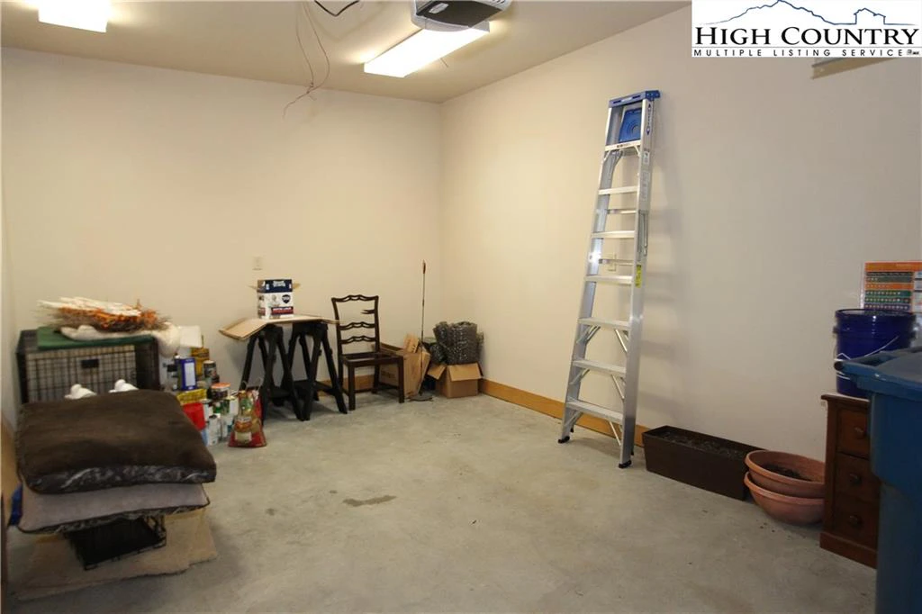 Image number 8 for the current listing