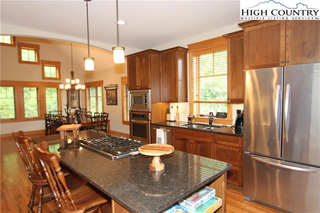 Image number 21 for the current listing