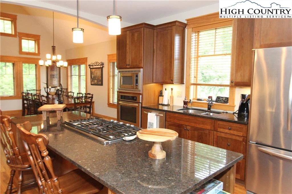 Image number 20 for the current listing
