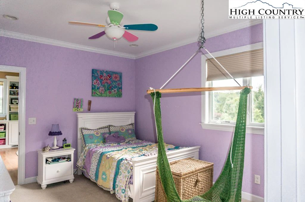 Image number 2 for the current listing