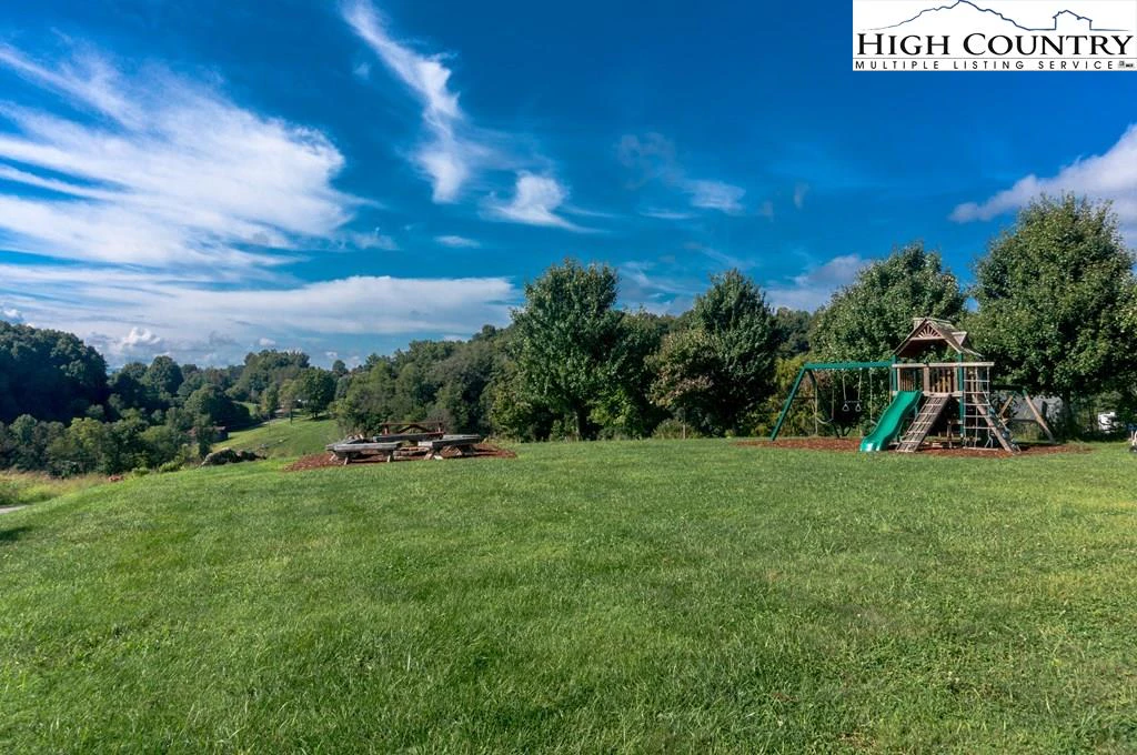 Image number 4 for the current listing