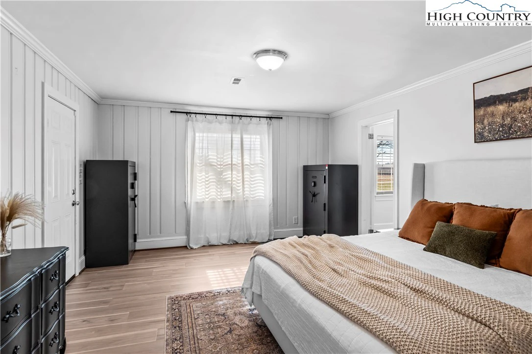 Image number 3 for the current listing