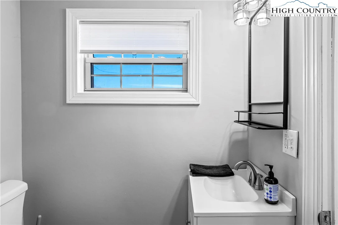 Image number 5 for the current listing