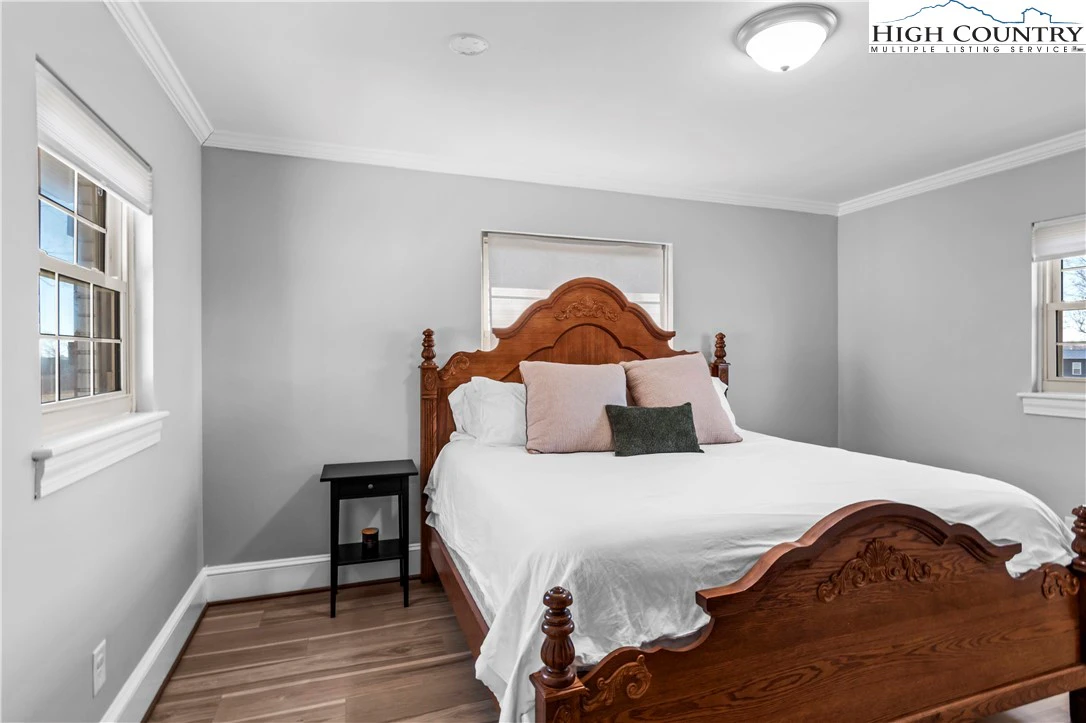 Image number 6 for the current listing